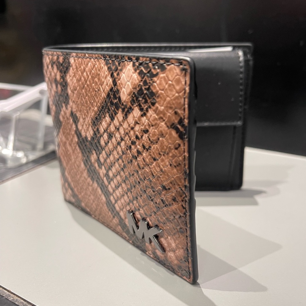 MICHAEL KORS Cyrus Snake Embossed Billfold Wallet With Coin Pouch
Driftwood
NWT - Picture 6 of 16